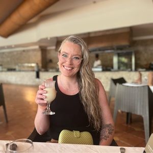 Meet your Posher, Caitlin